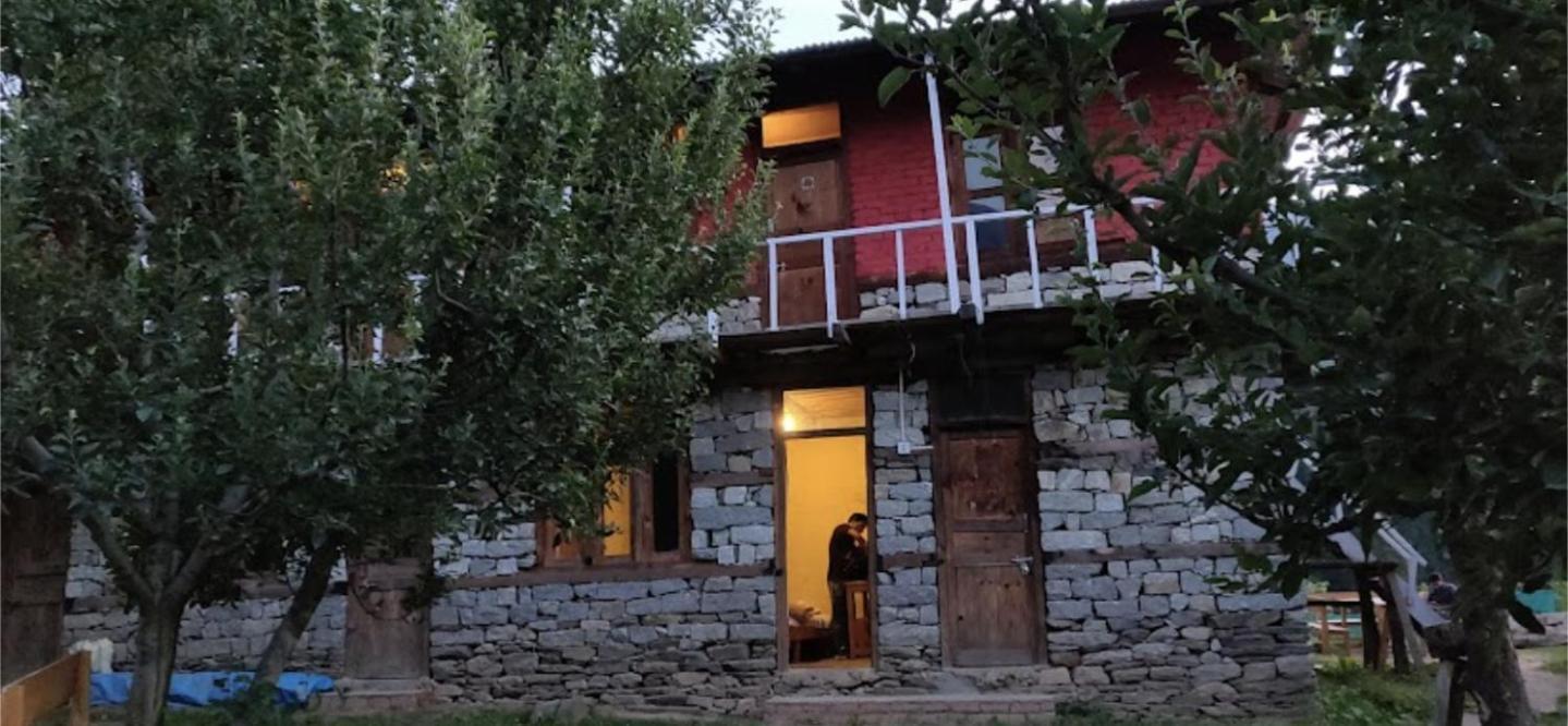 Holy Cow Cafe & Beds Hotel Kalgha Екстериор снимка