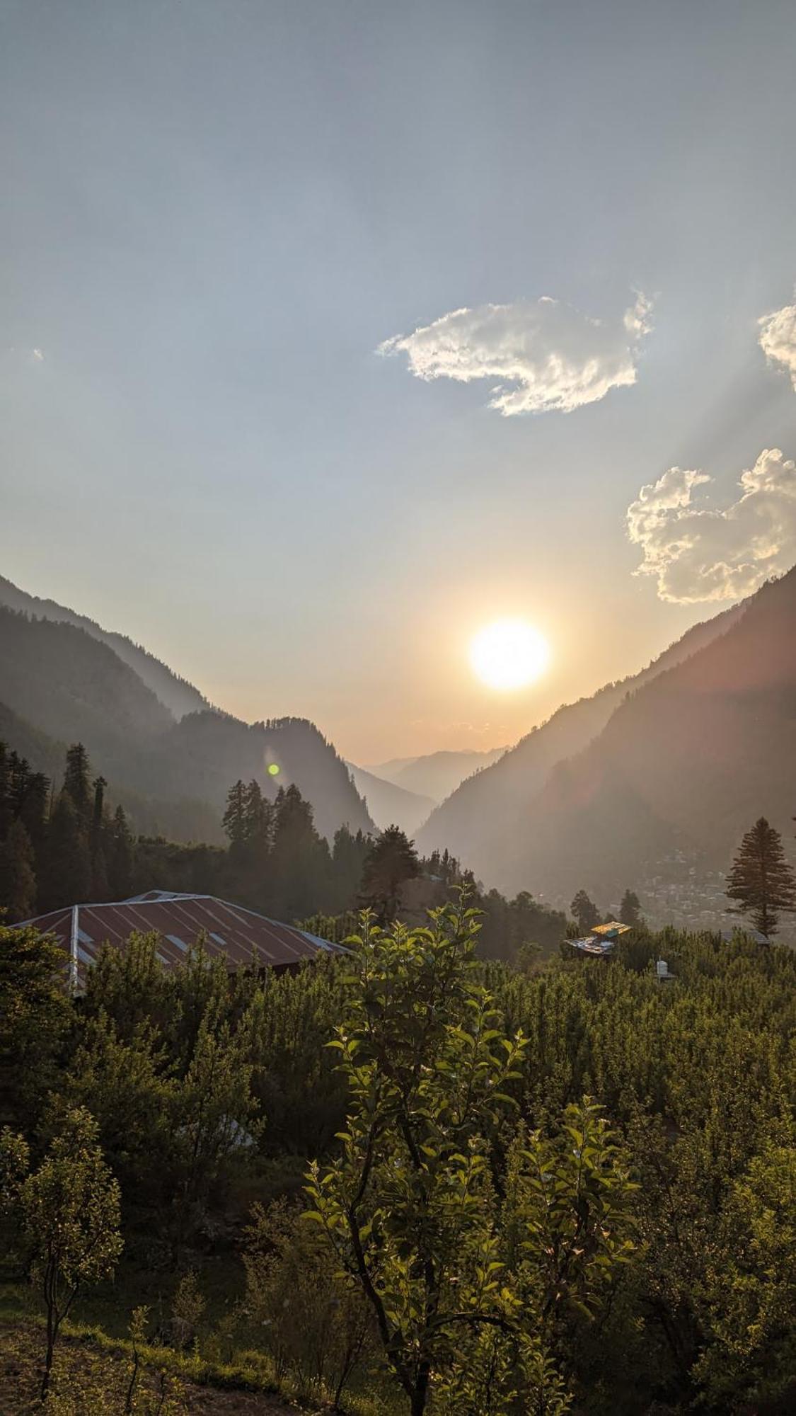 Holy Cow Cafe & Beds Hotel Kalgha Екстериор снимка