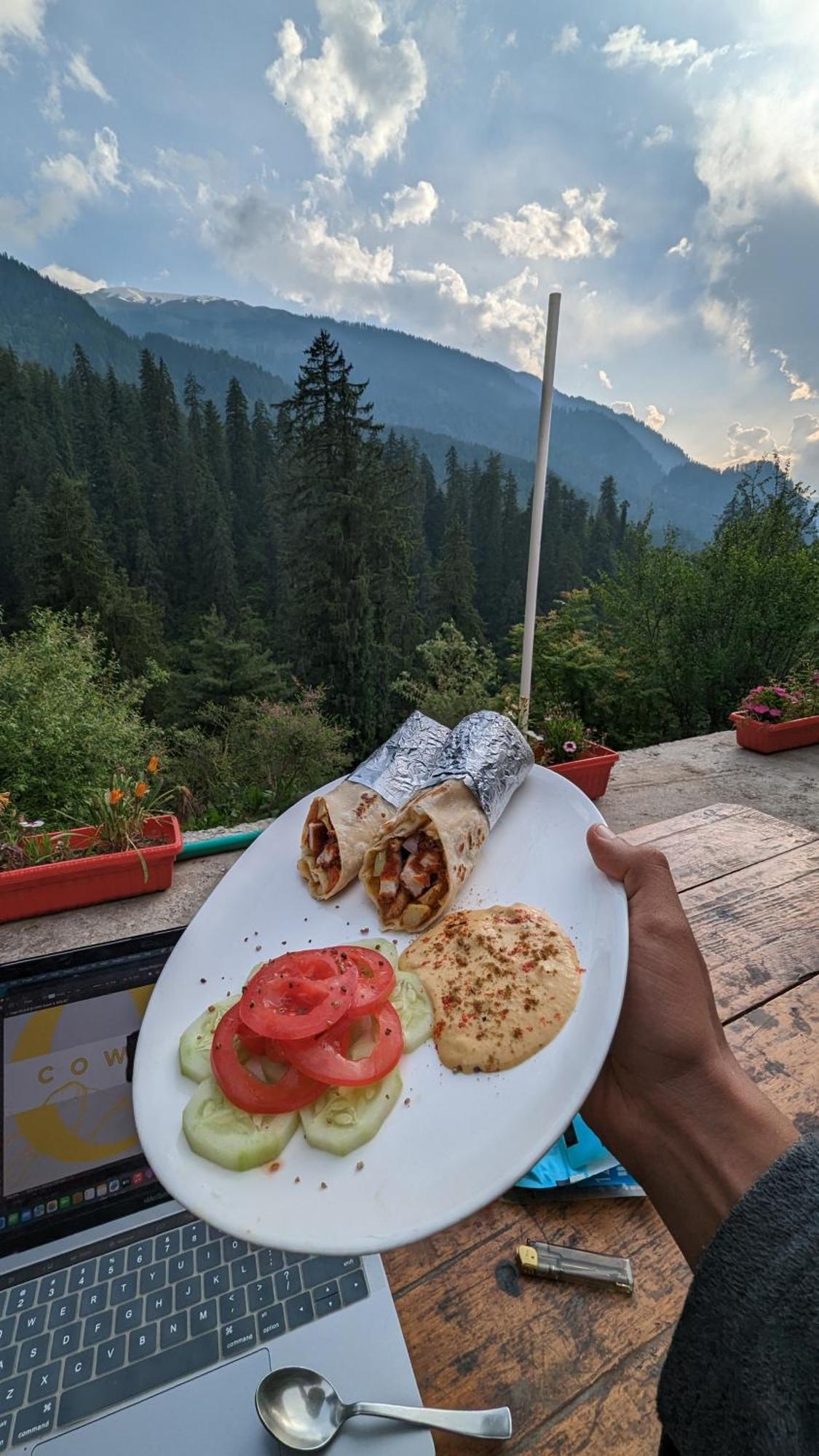 Holy Cow Cafe & Beds Hotel Kalgha Екстериор снимка